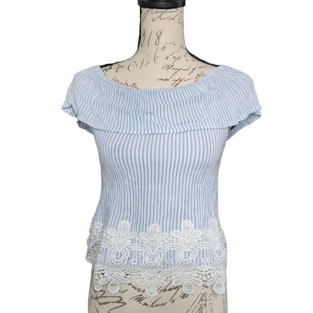 Crave Fame Ladies Size Small Blue White Crochet Lace Bottom Blouse